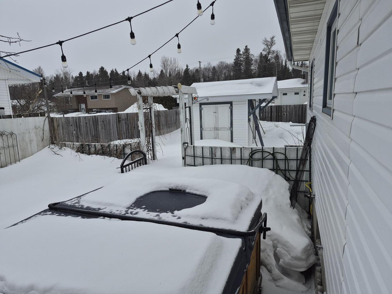 18 Lloyd Irwin Street, Marathon, ON - Outdoor