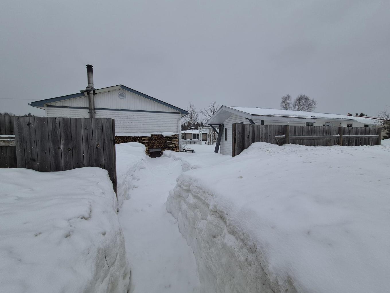 18 Lloyd Irwin Street, Marathon, ON - Outdoor