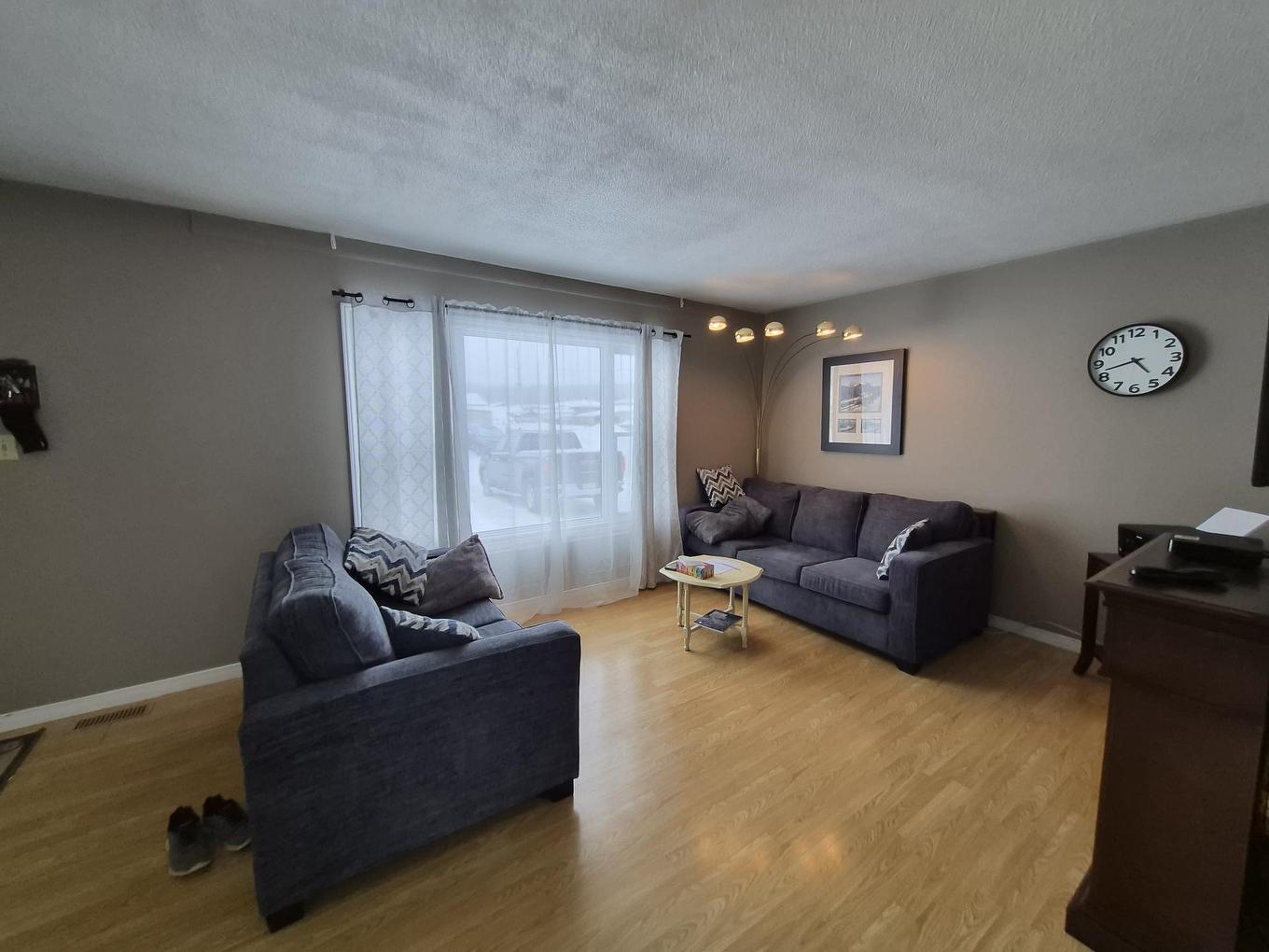 18 Lloyd Irwin Street, Marathon, ON - Indoor Photo Showing Living Room