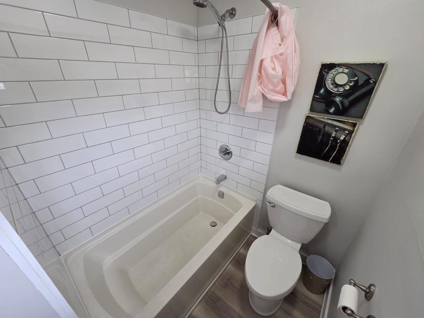 82 Machar Ave., Thunder Bay, ON - Indoor Photo Showing Bathroom