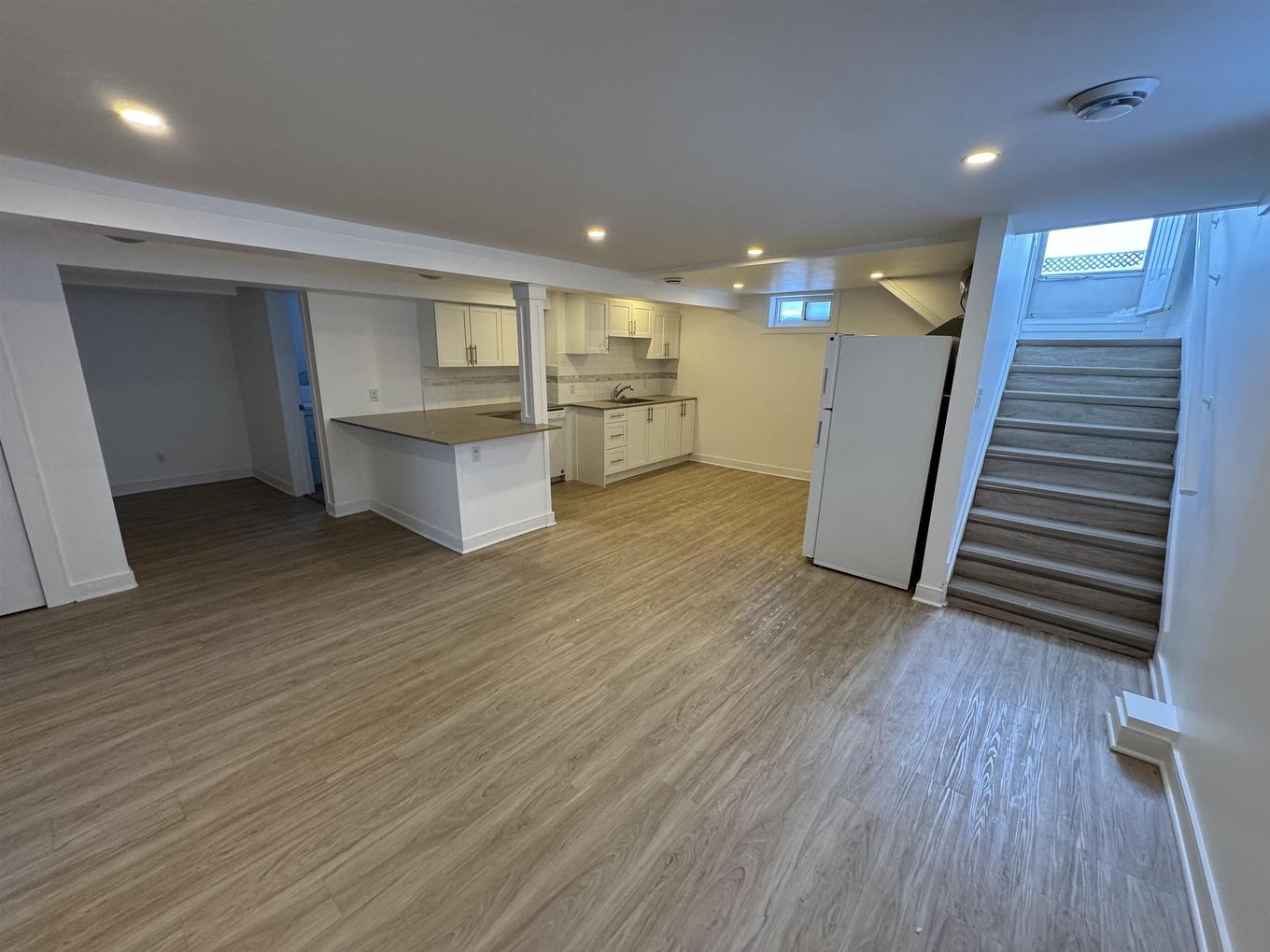 82 Machar Ave., Thunder Bay, ON - Indoor