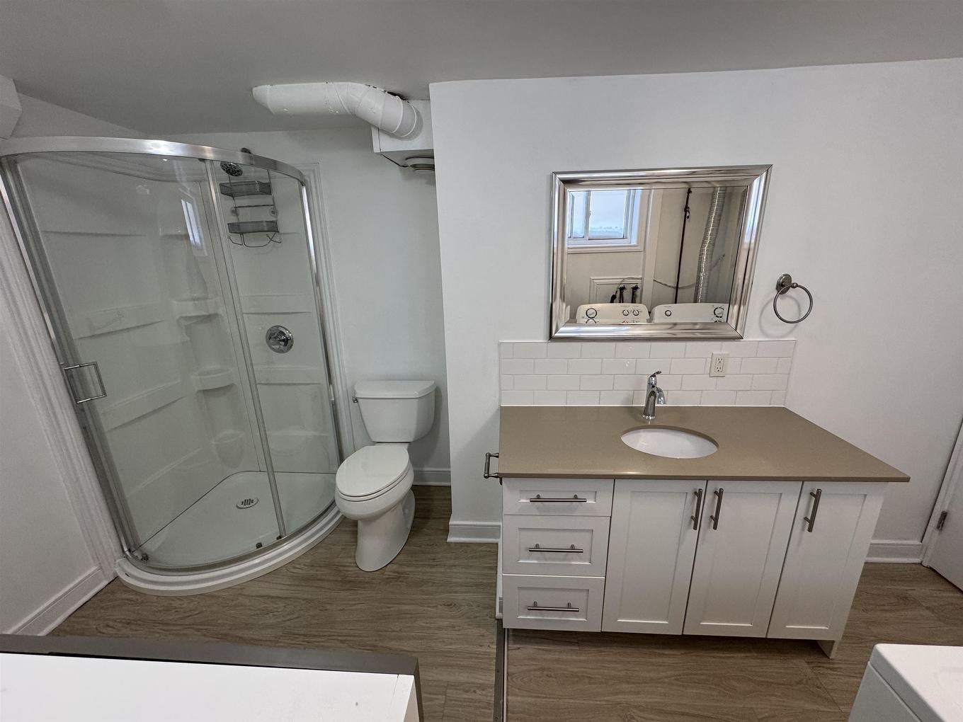 82 Machar Ave., Thunder Bay, ON - Indoor Photo Showing Bathroom