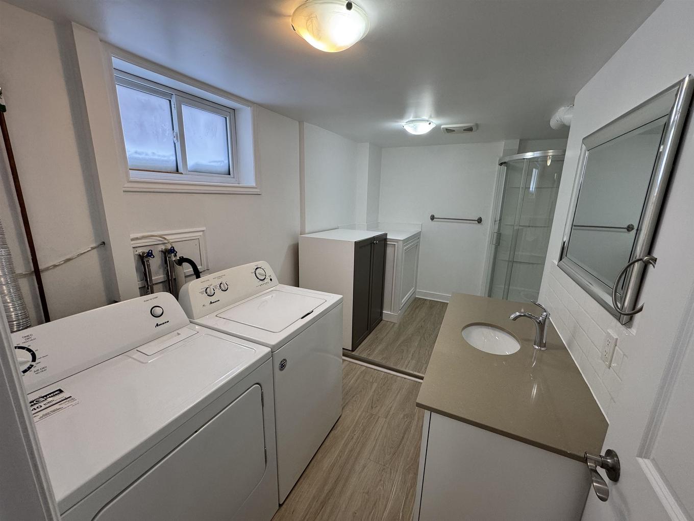 82 Machar Ave., Thunder Bay, ON - Indoor Photo Showing Laundry Room