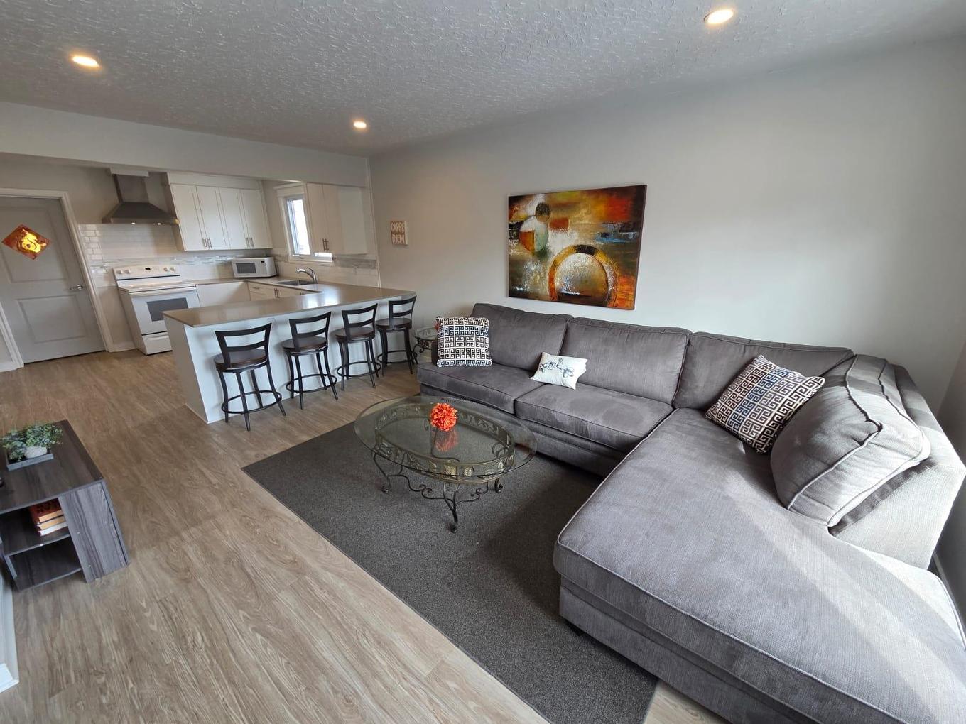 82 Machar Ave., Thunder Bay, ON - Indoor Photo Showing Living Room