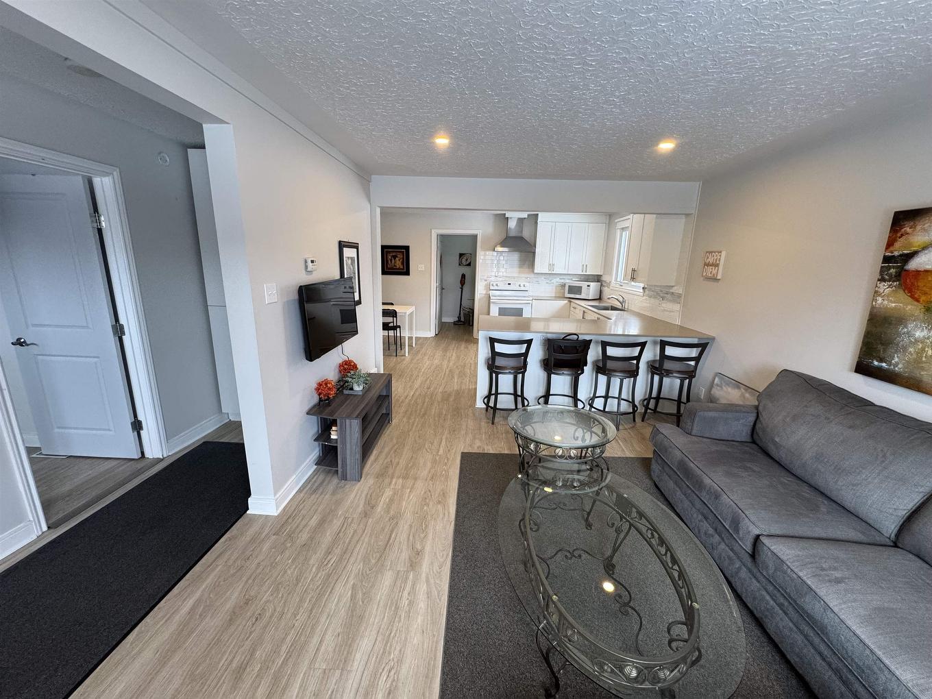 82 Machar Ave., Thunder Bay, ON - Indoor Photo Showing Living Room