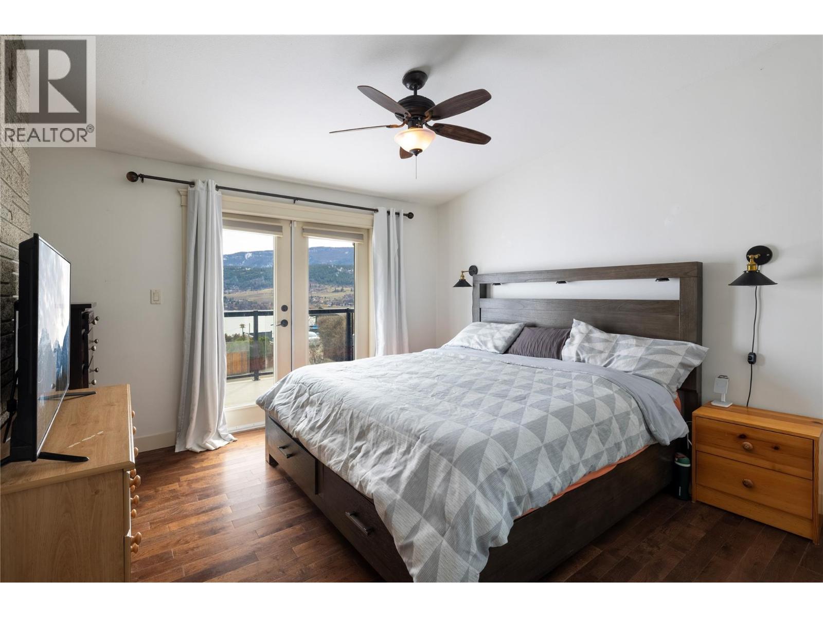 8705 Kalview Drive, Coldstream, BC - Indoor Photo Showing Bedroom