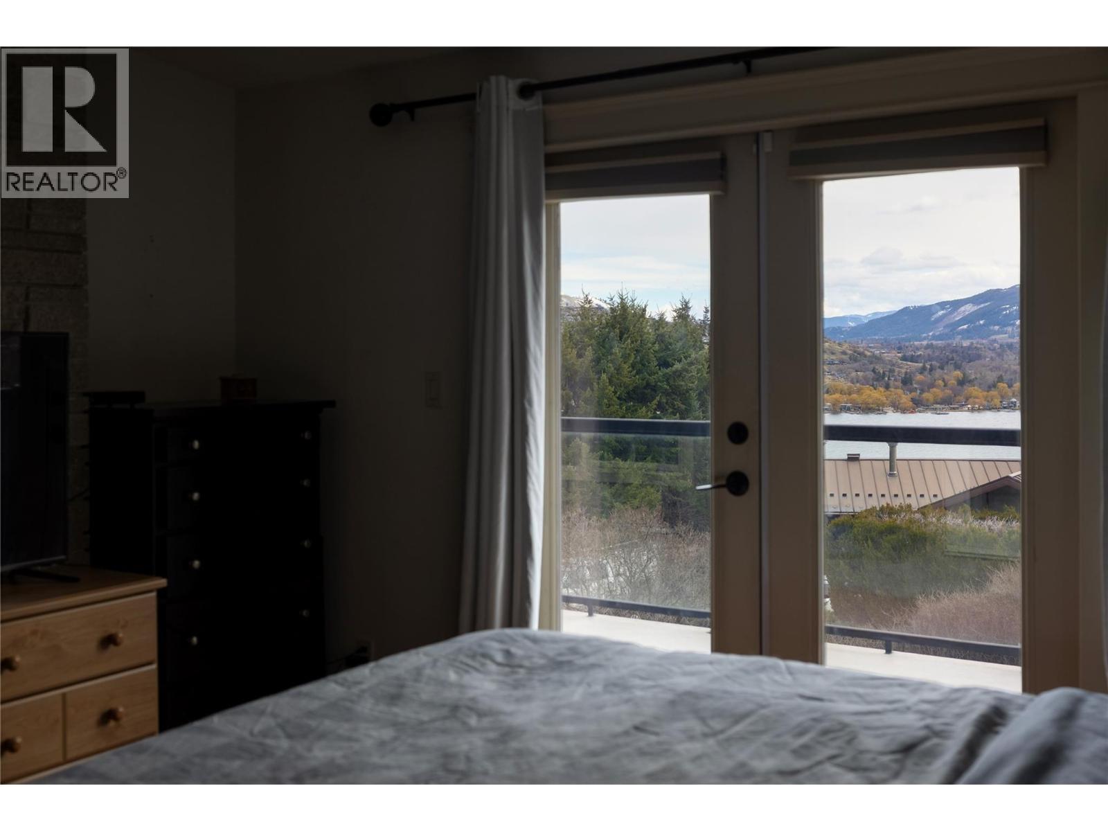 8705 Kalview Drive, Coldstream, BC - Indoor Photo Showing Bedroom