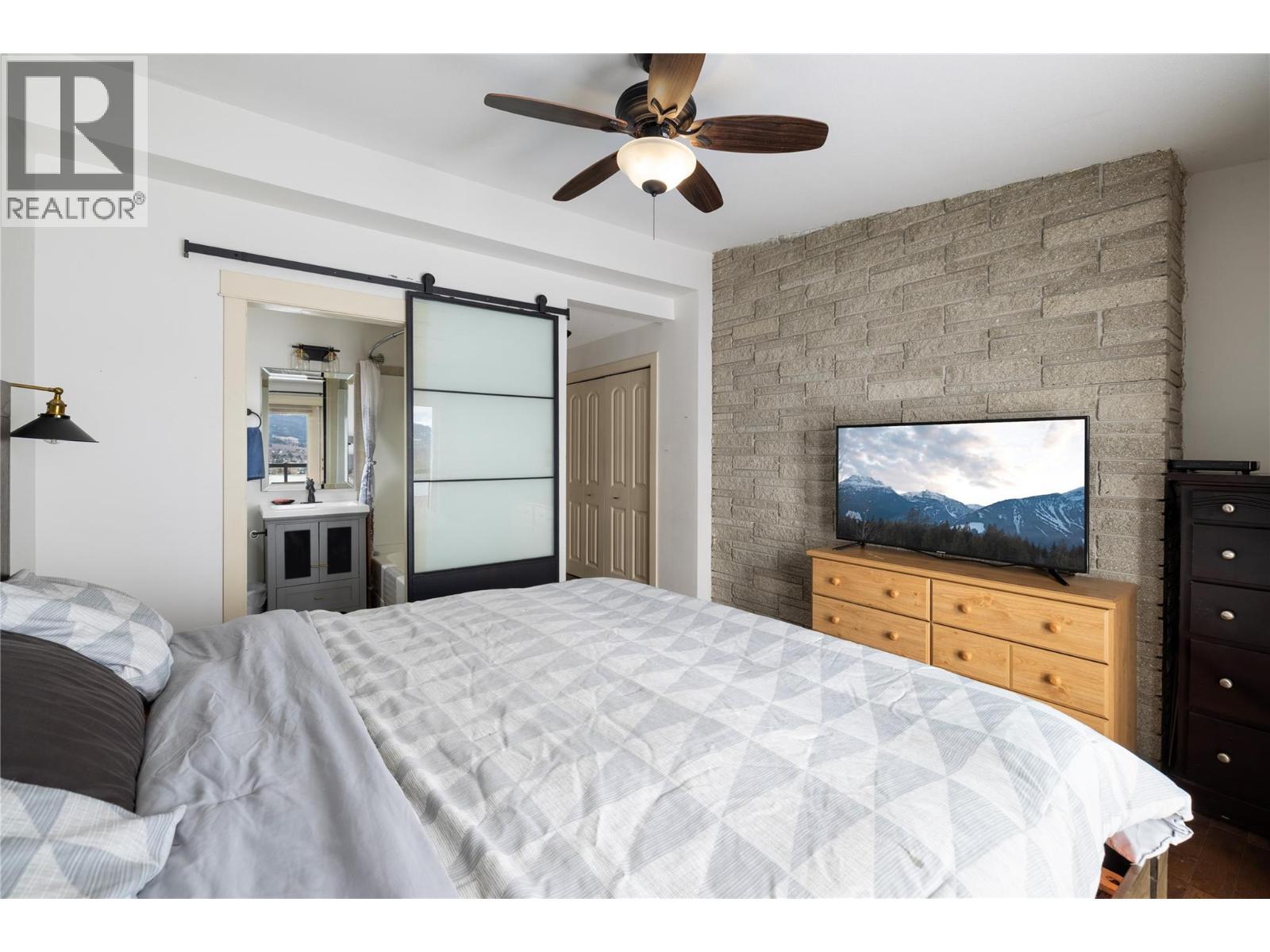8705 Kalview Drive, Coldstream, BC - Indoor Photo Showing Bedroom