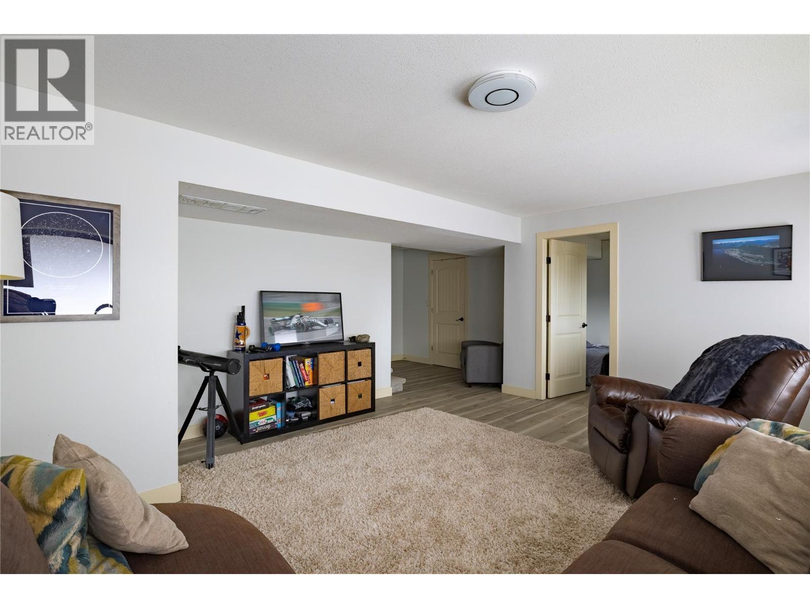 8705 Kalview Drive, Coldstream, BC - Indoor Photo Showing Other Room