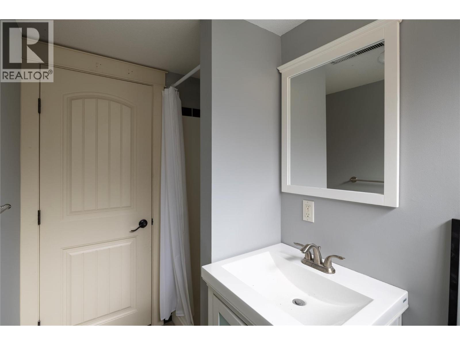 Lower Bathroom - 8705 Kalview Drive, Coldstream, BC - Indoor Photo Showing Bathroom