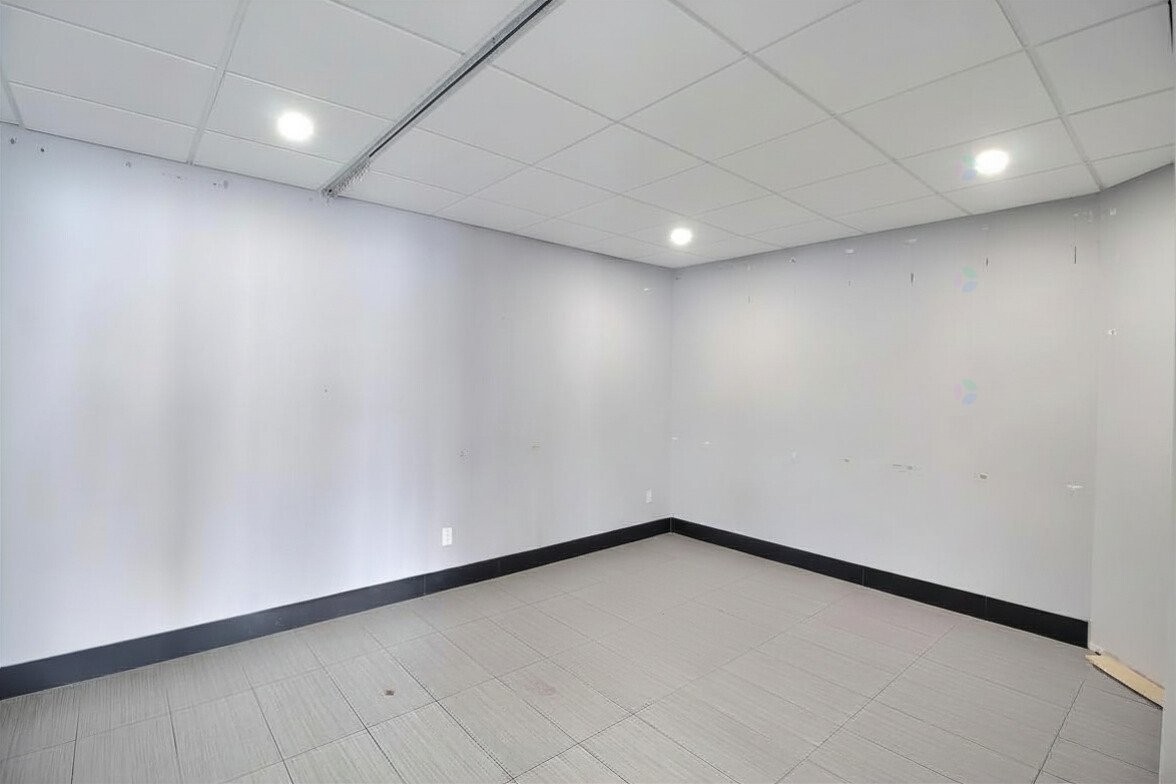 Bureau - 180 Av. Perrault, Val-D'Or, QC - Indoor Photo Showing Other Room