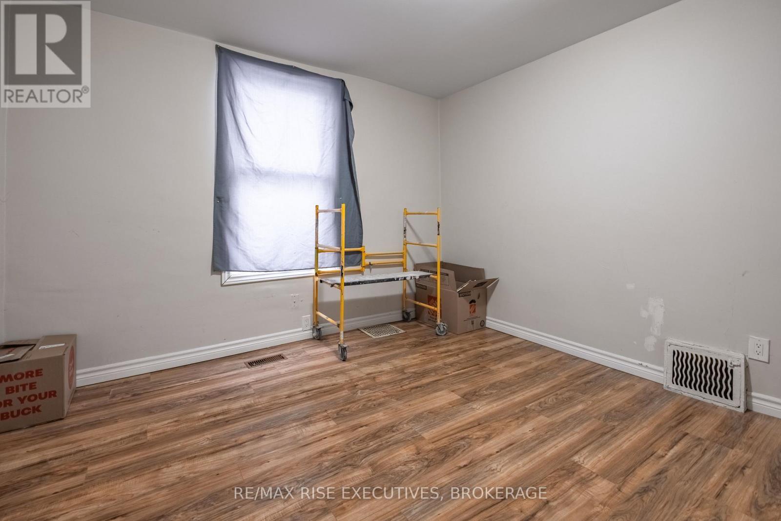 695 Victoria Street, Kingston (East Of Sir John A. Blvd), ON - Indoor