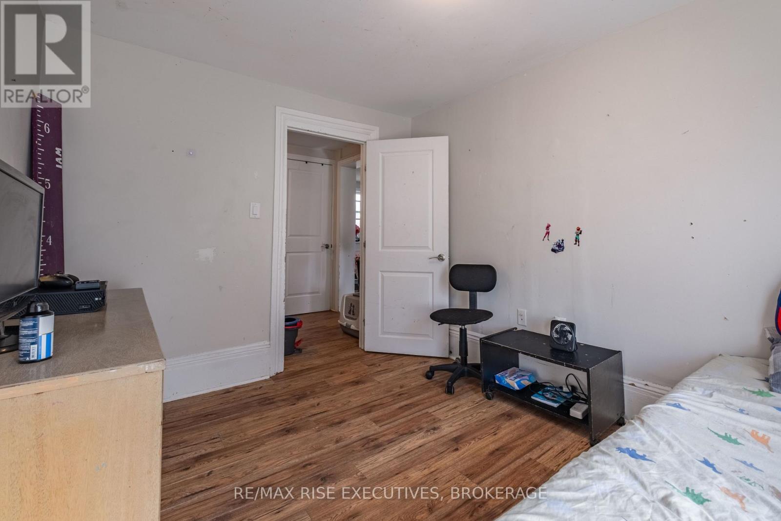 695 Victoria Street, Kingston (East Of Sir John A. Blvd), ON - Indoor Photo Showing Bedroom