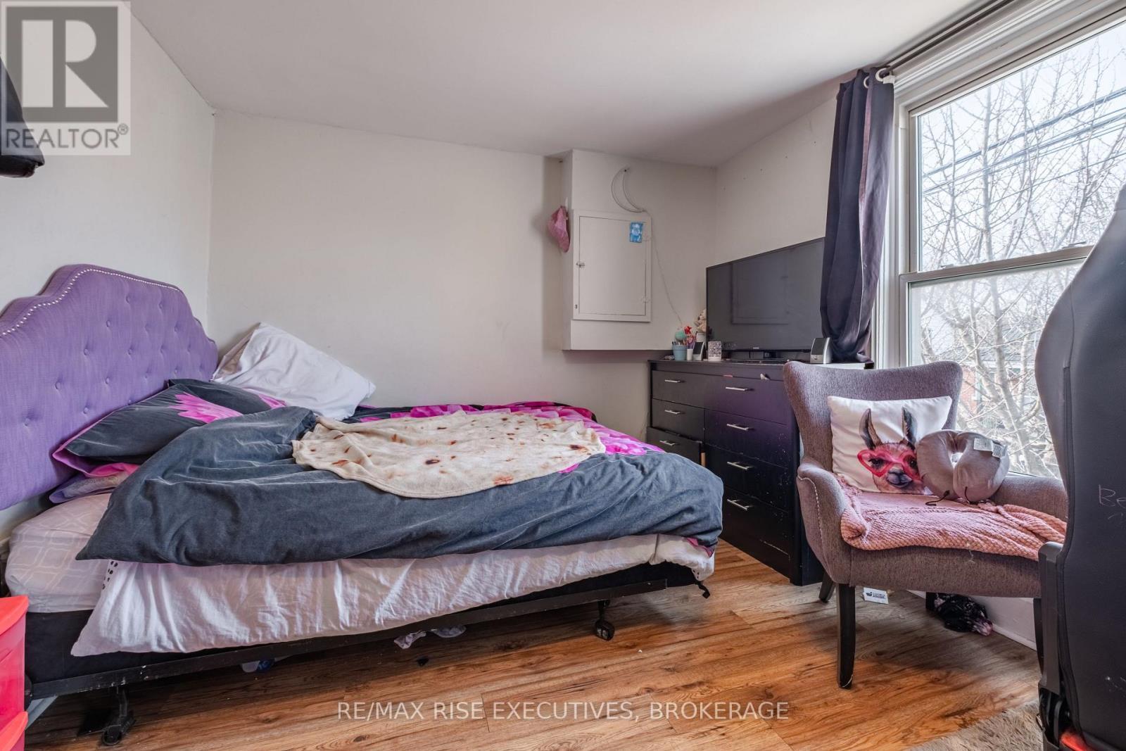 695 Victoria Street, Kingston (East Of Sir John A. Blvd), ON - Indoor Photo Showing Bedroom