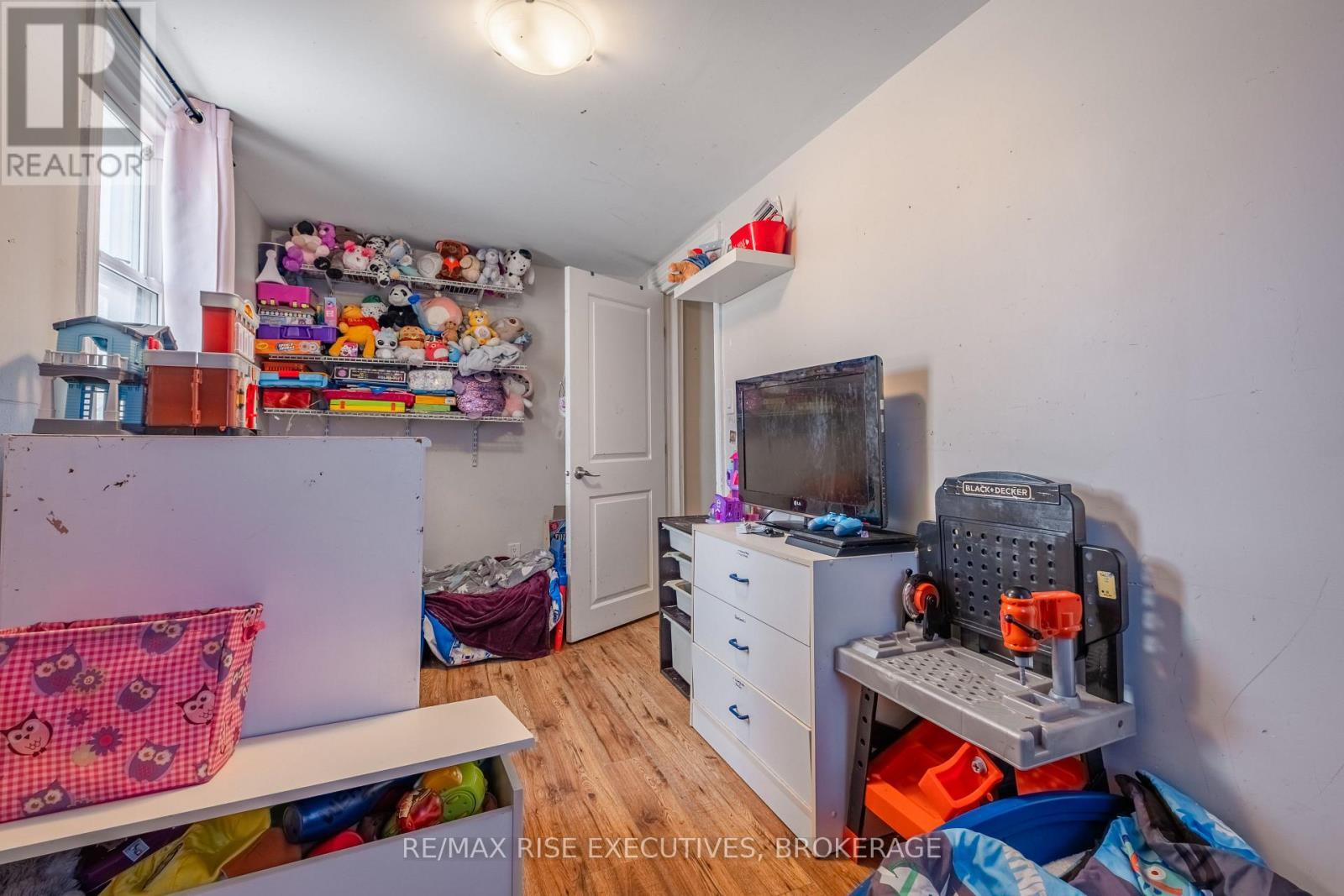 695 Victoria Street, Kingston (East Of Sir John A. Blvd), ON - Indoor