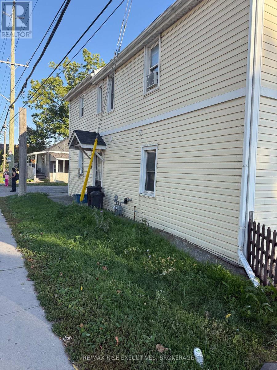 695 Victoria Street, Kingston (East Of Sir John A. Blvd), ON - Outdoor