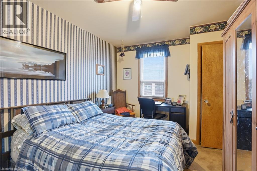 424 East 42Nd Street, Hamilton, ON - Indoor Photo Showing Bedroom