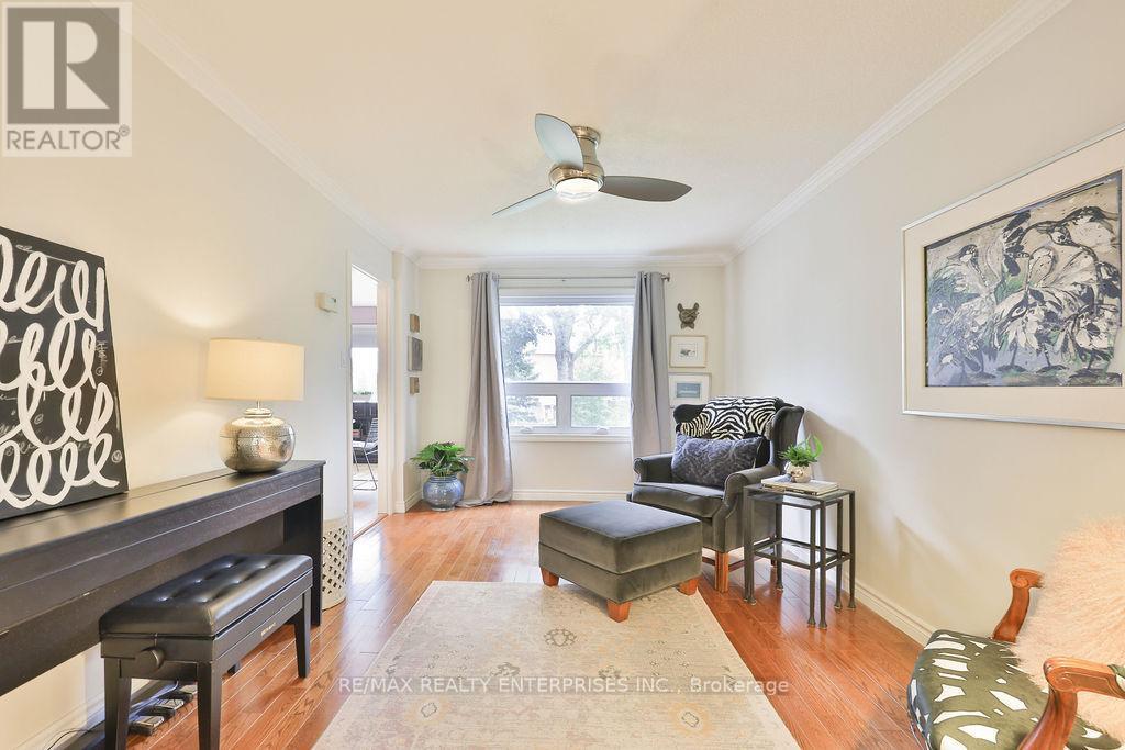 Large Window Facing Rear Gardens, Hardwood Floors - 431 Naomi Crescent, Mississauga, ON - Indoor