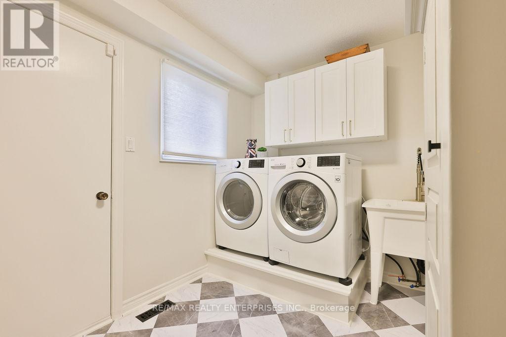 Main Floor Laundry, Access To Garage & Side - 431 Naomi Crescent, Mississauga, ON - Indoor Photo Showing Laundry Room