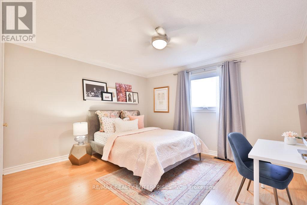 Bedroom, Double Closet, Large Window - 431 Naomi Crescent, Mississauga, ON - Indoor Photo Showing Bedroom