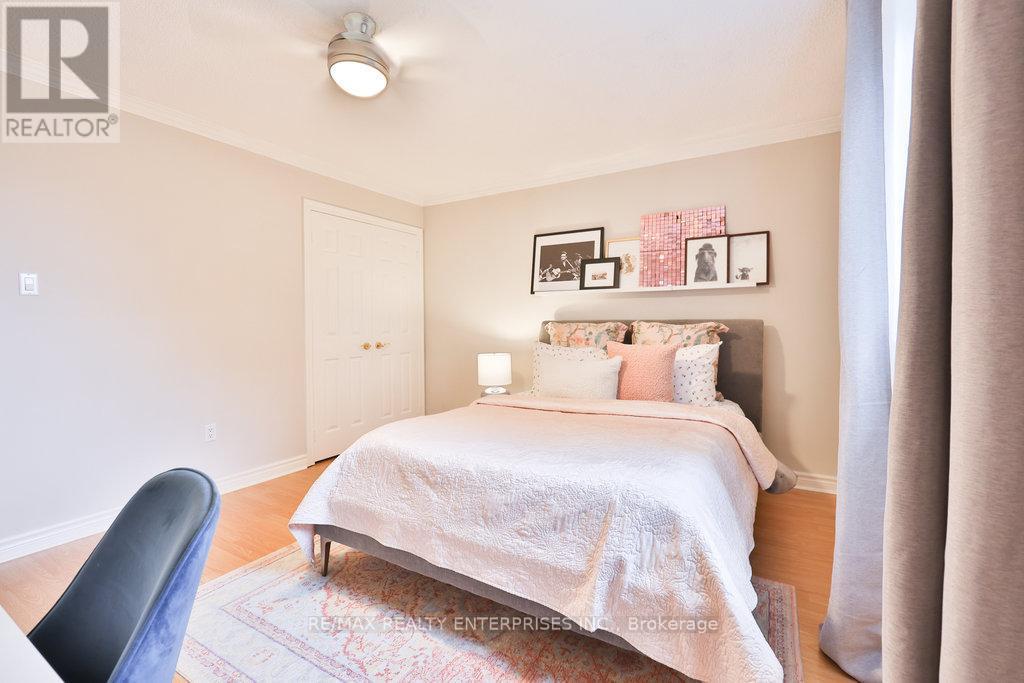 431 Naomi Crescent, Mississauga, ON - Indoor Photo Showing Bedroom