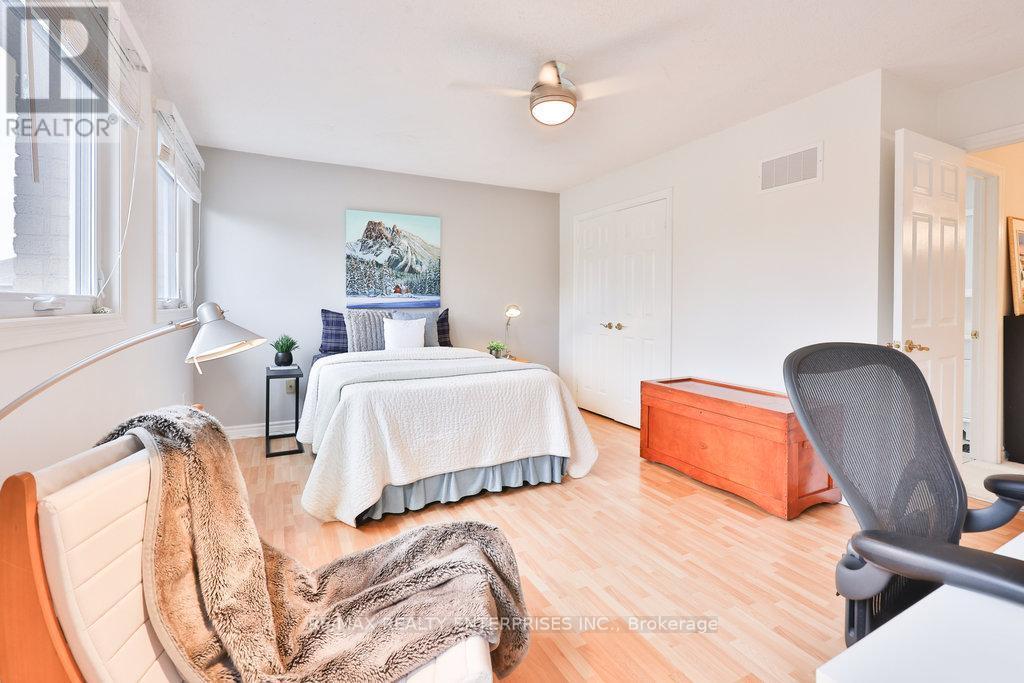 431 Naomi Crescent, Mississauga, ON - Indoor Photo Showing Bedroom