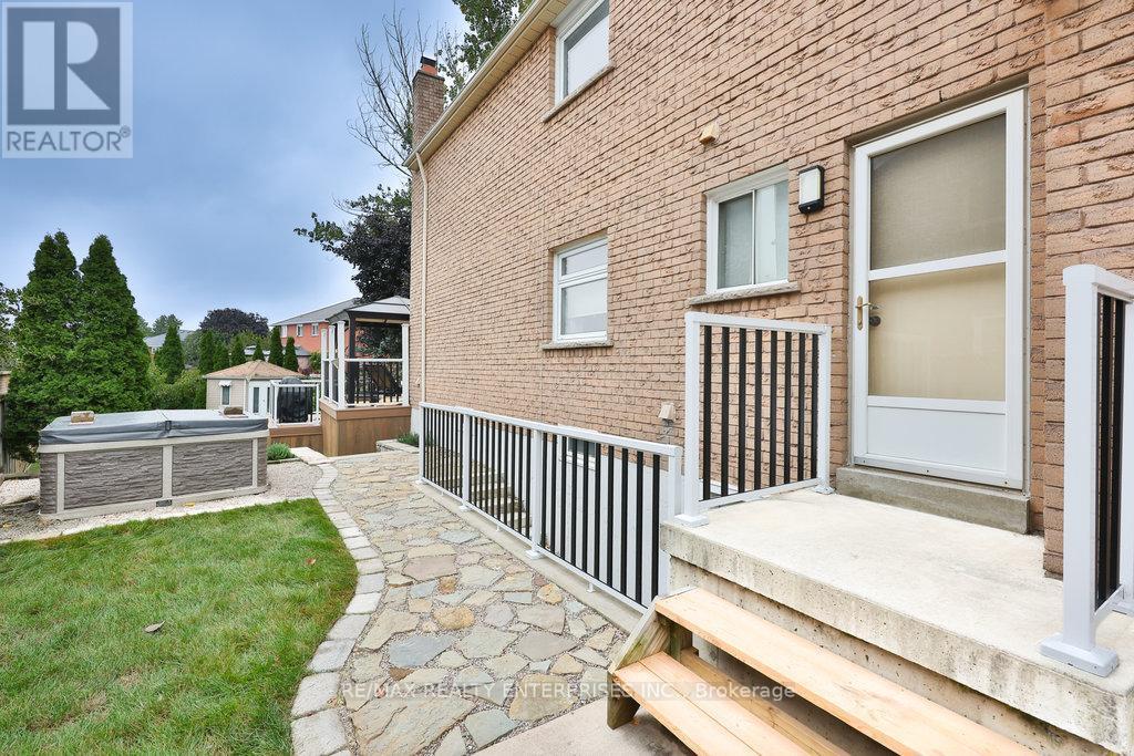 Walkup From Lower Level, Separate Entrance - 431 Naomi Crescent, Mississauga, ON - Outdoor With Exterior
