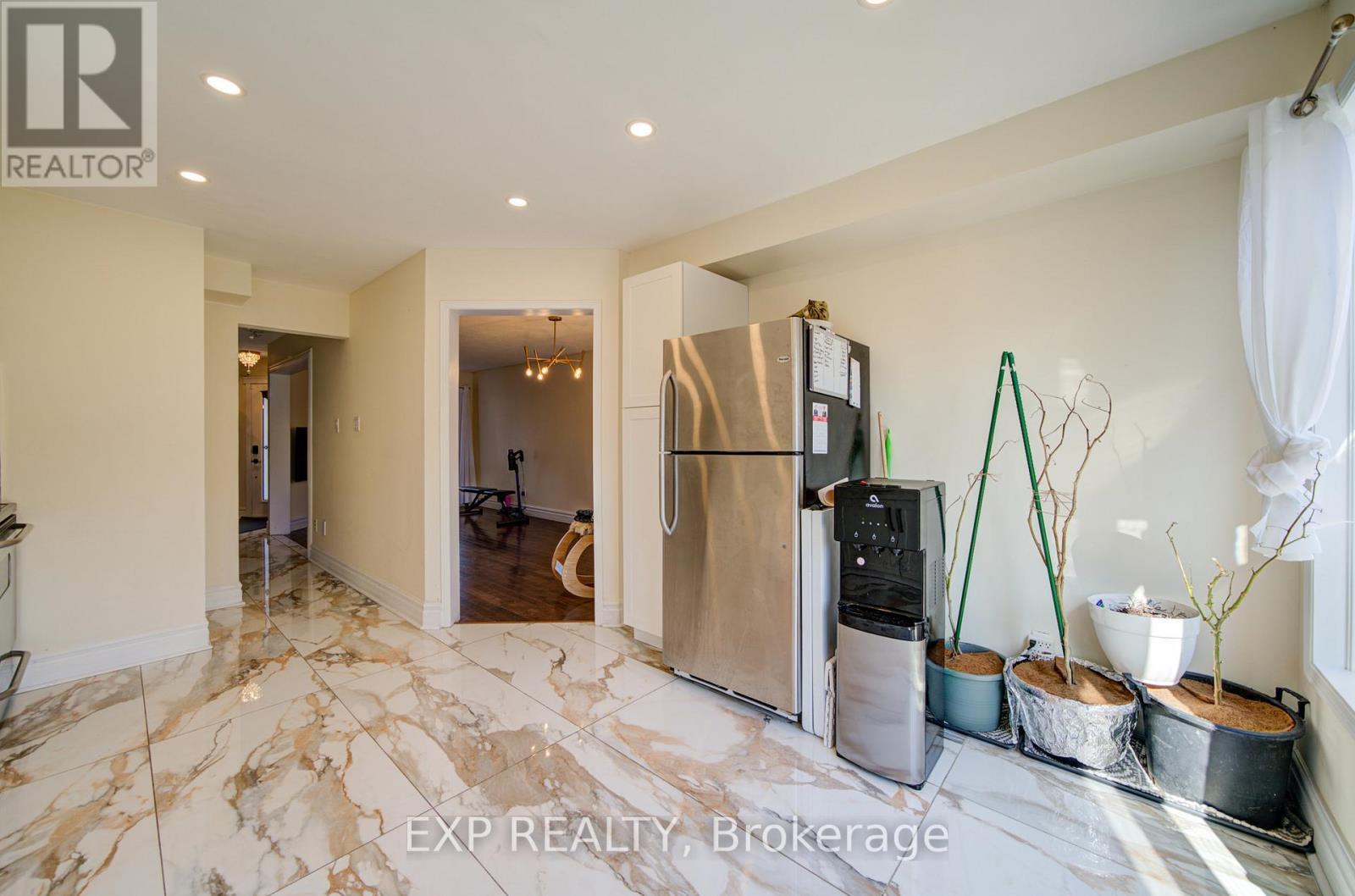 3824 Allcroft Road, Mississauga, ON - Indoor