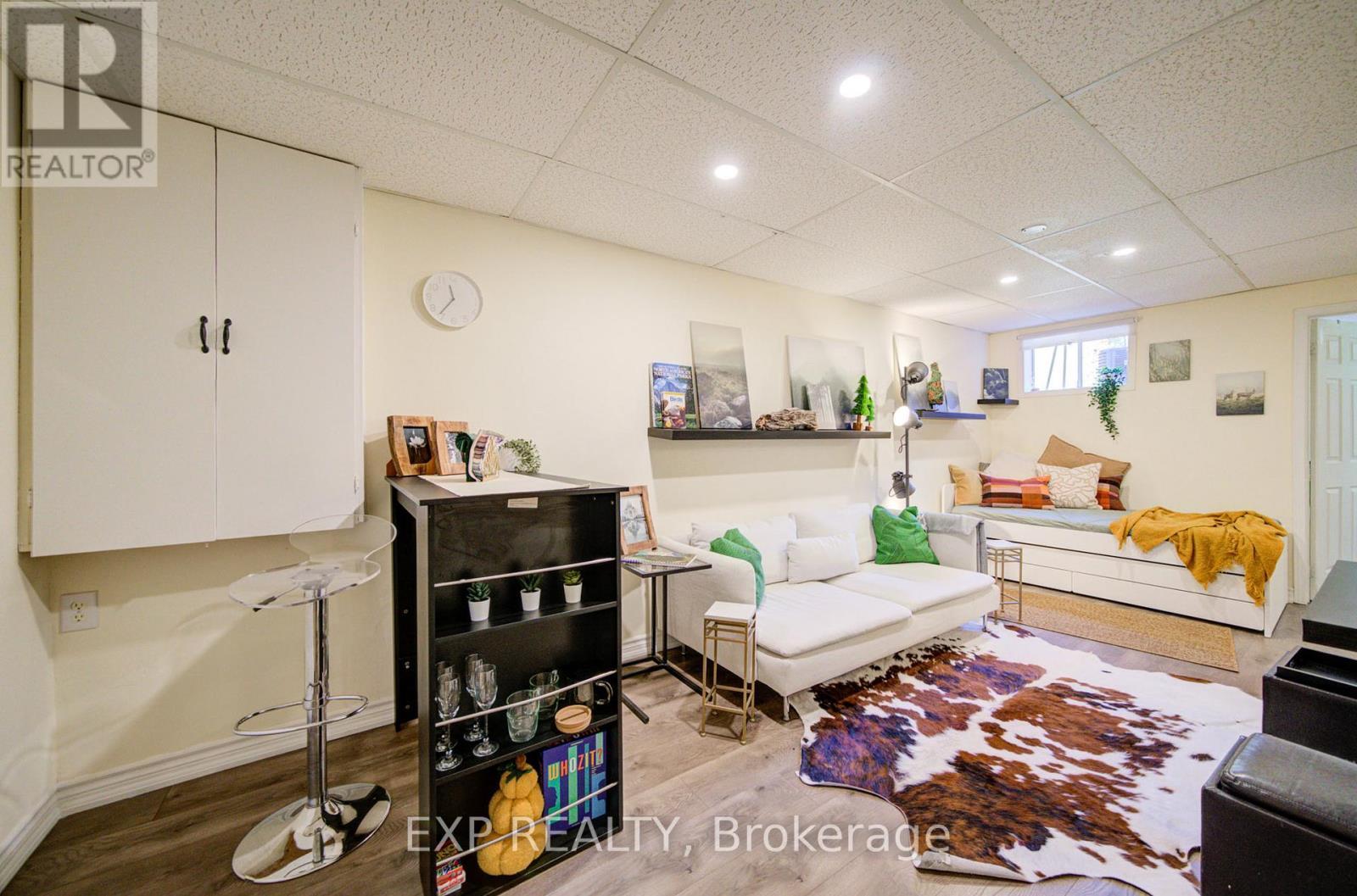 3824 Allcroft Road, Mississauga, ON - Indoor