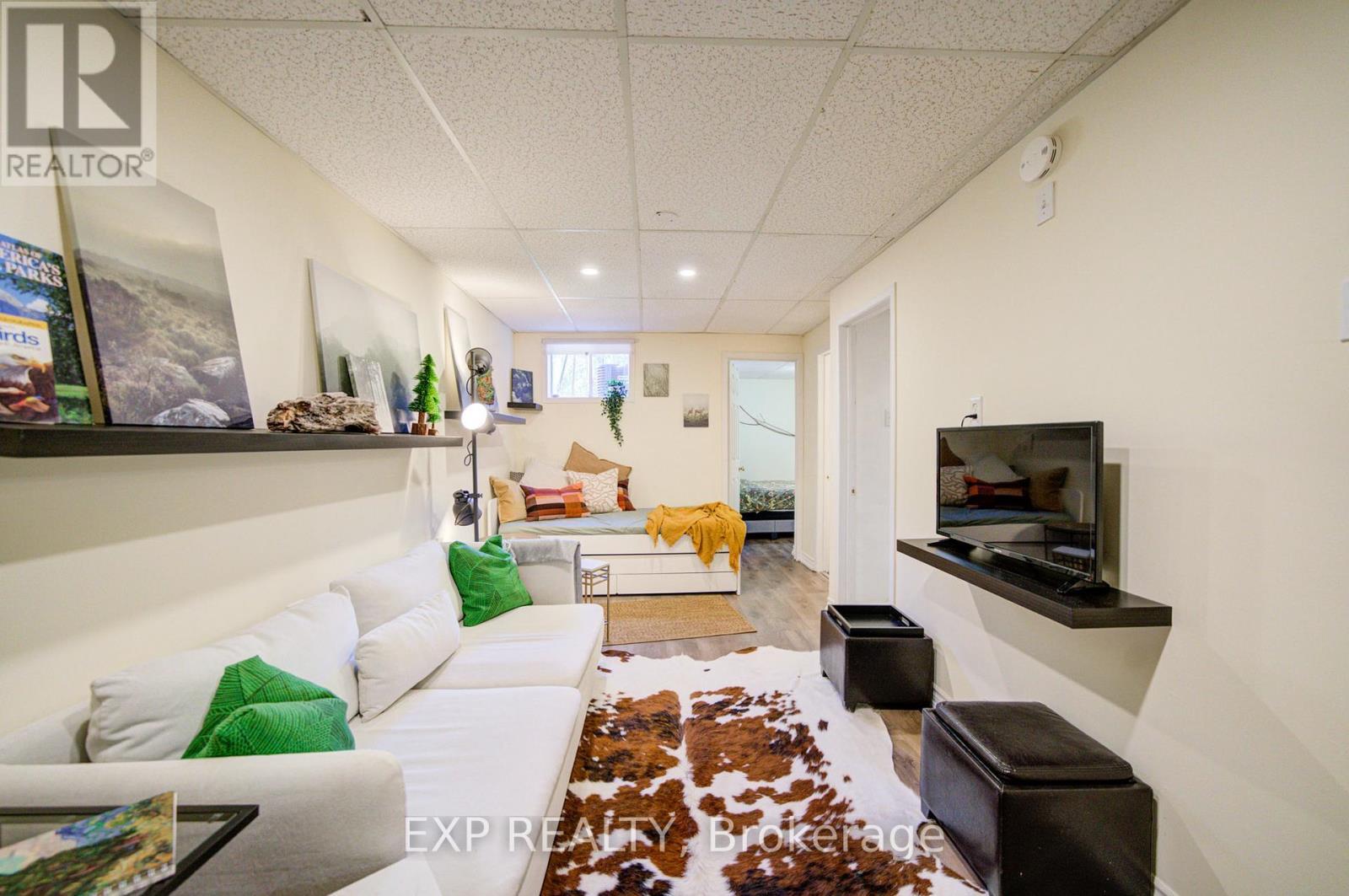 3824 Allcroft Road, Mississauga, ON - Indoor