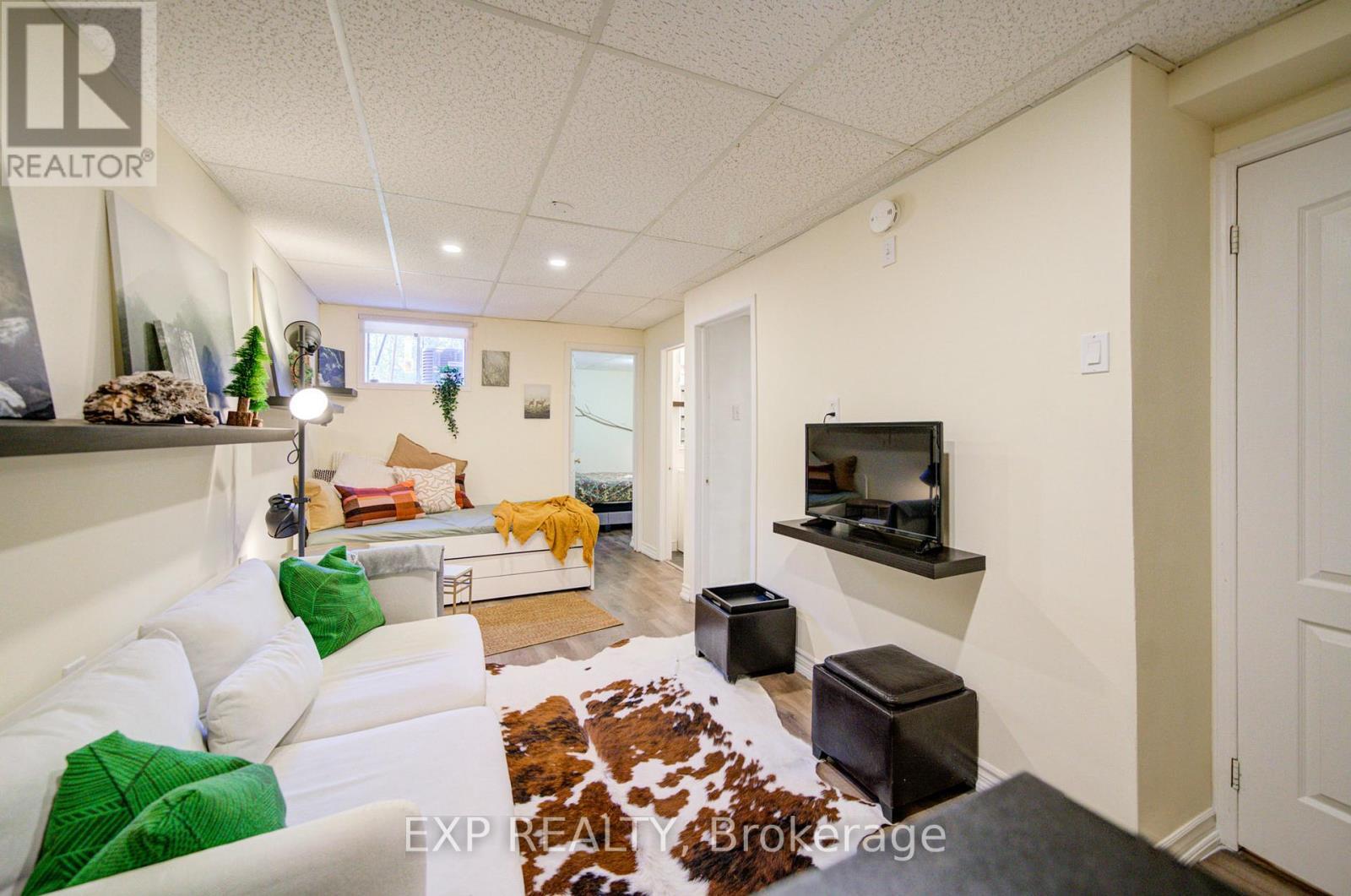 3824 Allcroft Road, Mississauga, ON - Indoor