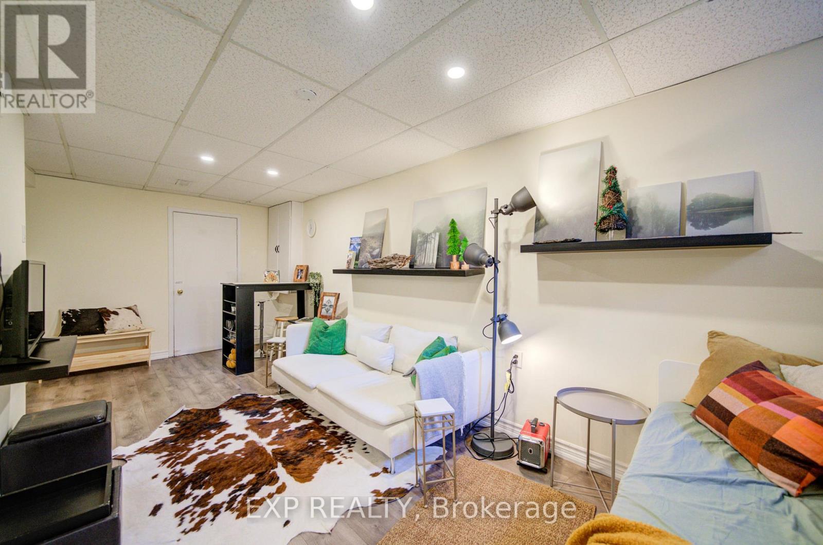 3824 Allcroft Road, Mississauga, ON - Indoor