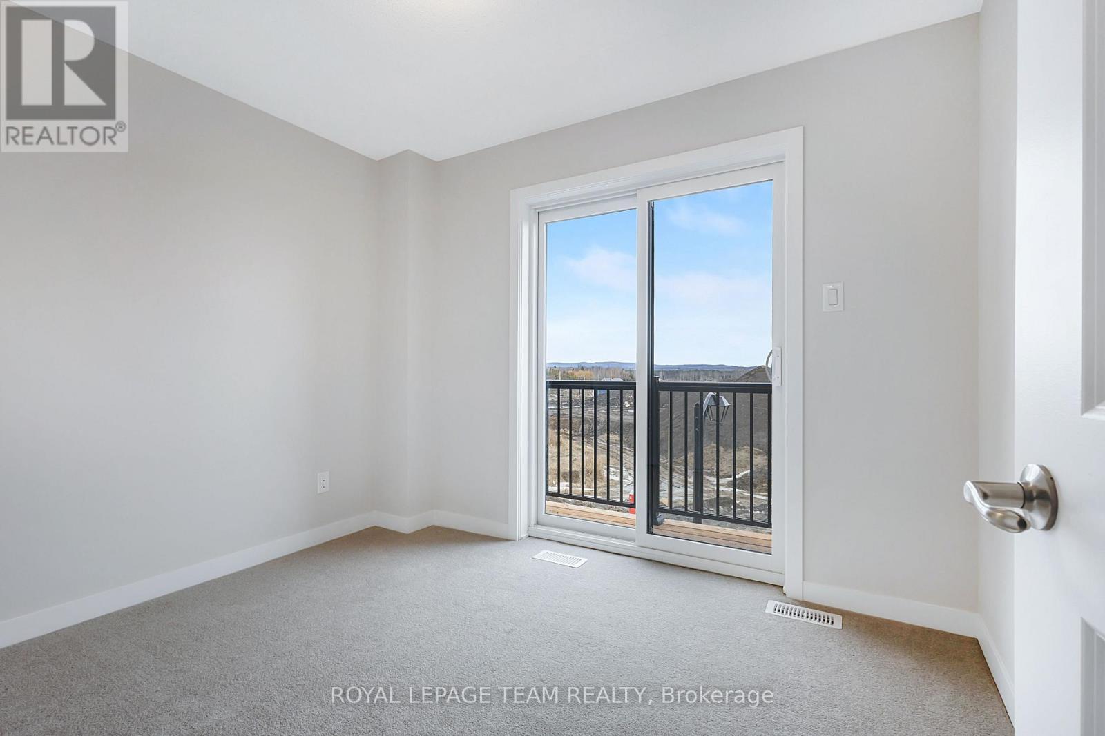 1004 Elixir Place, Ottawa, ON - Indoor Photo Showing Other Room