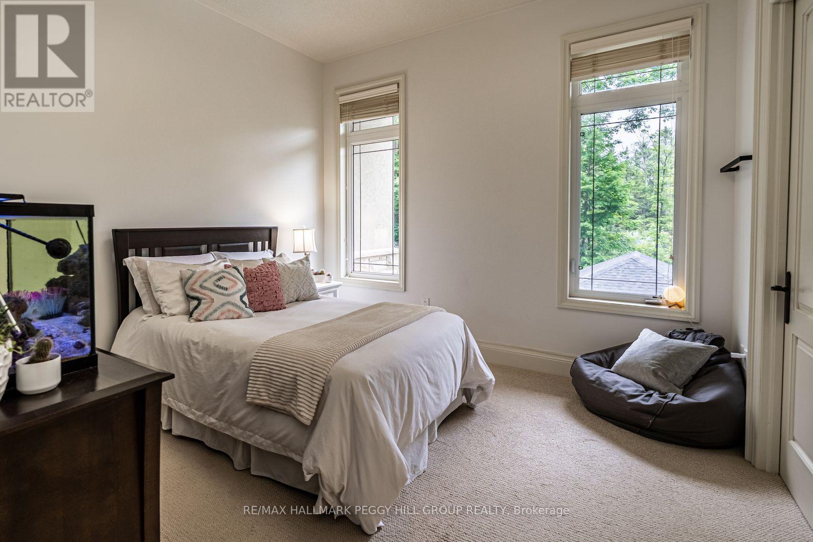 32 Gallagher Crescent, Springwater, ON - Indoor Photo Showing Bedroom