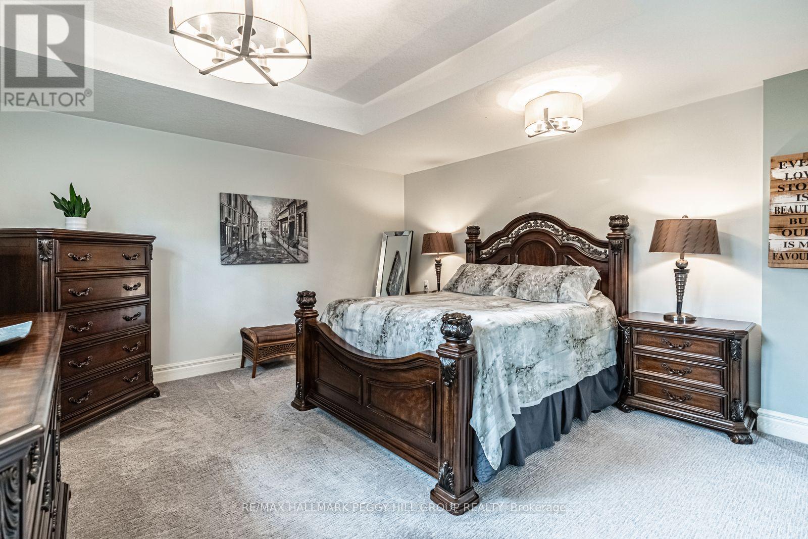 32 Gallagher Crescent, Springwater, ON - Indoor Photo Showing Bedroom