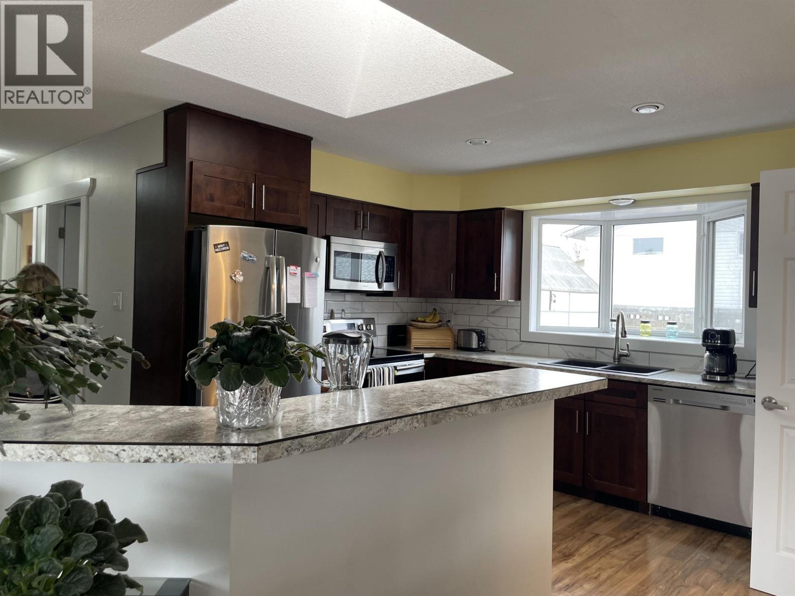 2498 Devonshire Crescent, Prince George, BC - Indoor Photo Showing Kitchen With Stainless Steel Kitchen