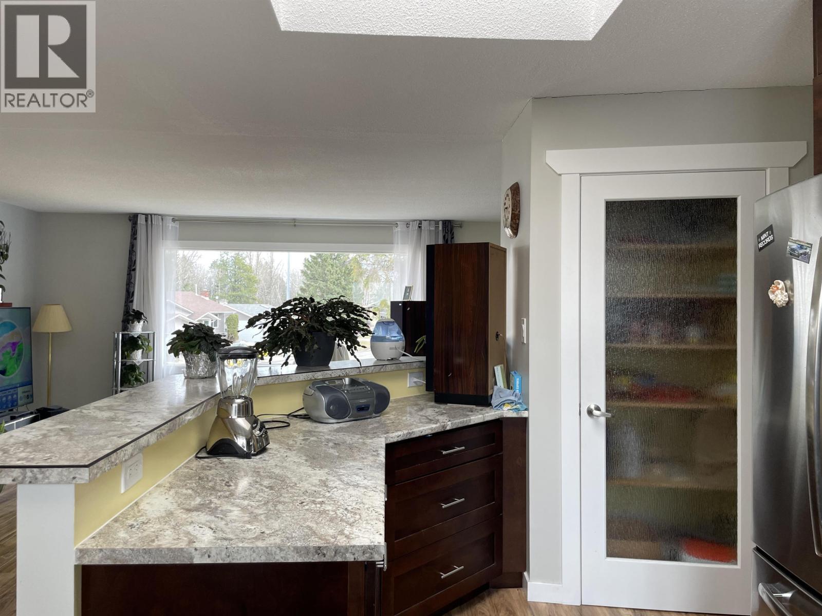 2498 Devonshire Crescent, Prince George, BC - Indoor Photo Showing Kitchen