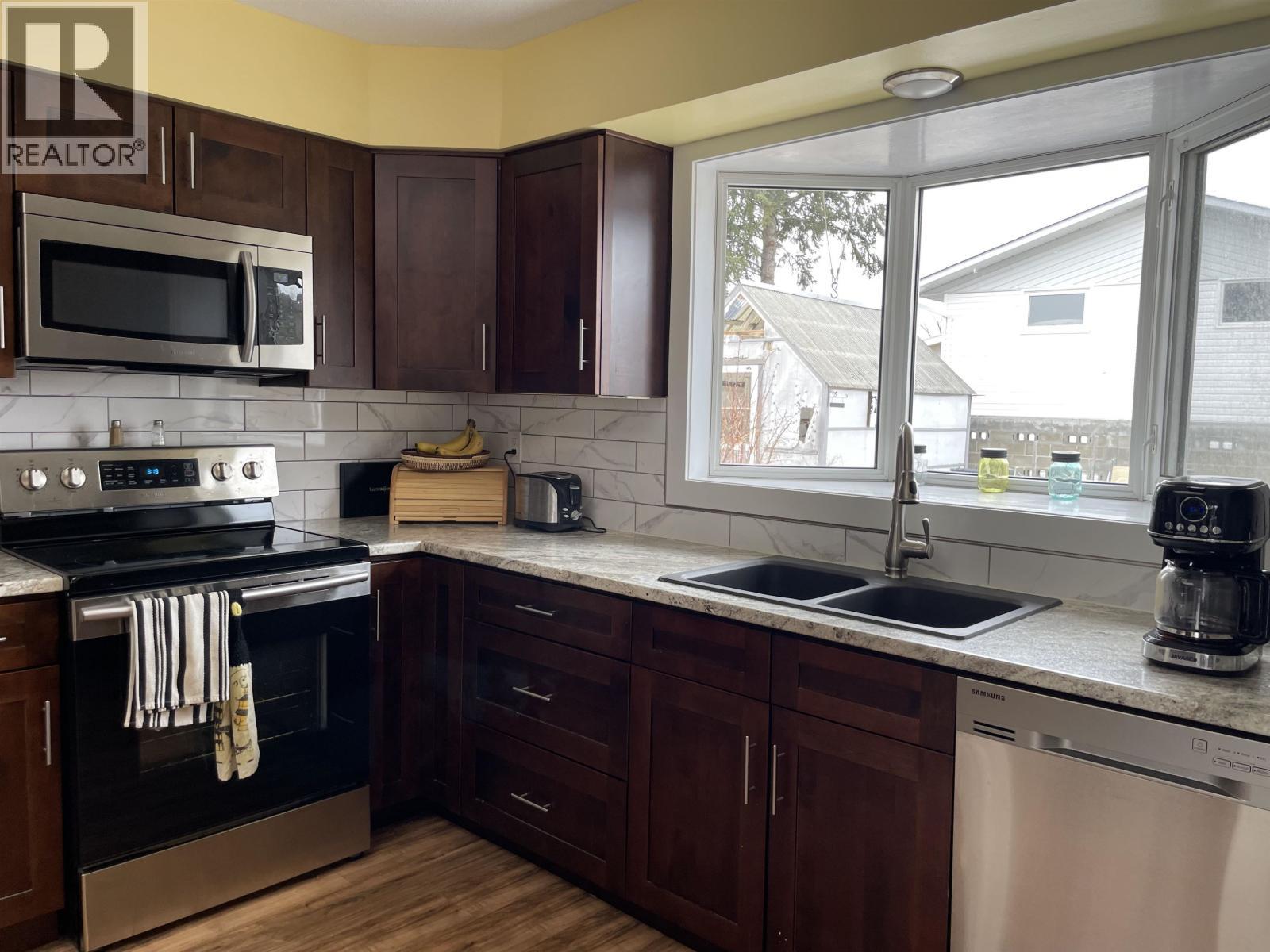 2498 Devonshire Crescent, Prince George, BC - Indoor Photo Showing Kitchen With Stainless Steel Kitchen With Double Sink