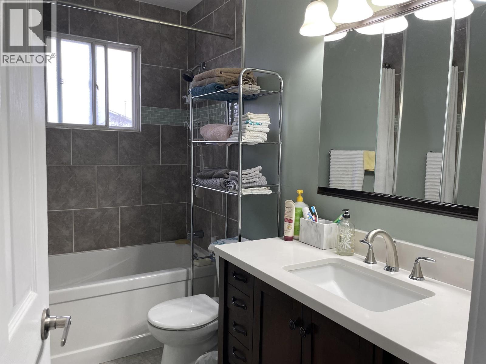 2498 Devonshire Crescent, Prince George, BC - Indoor Photo Showing Bathroom