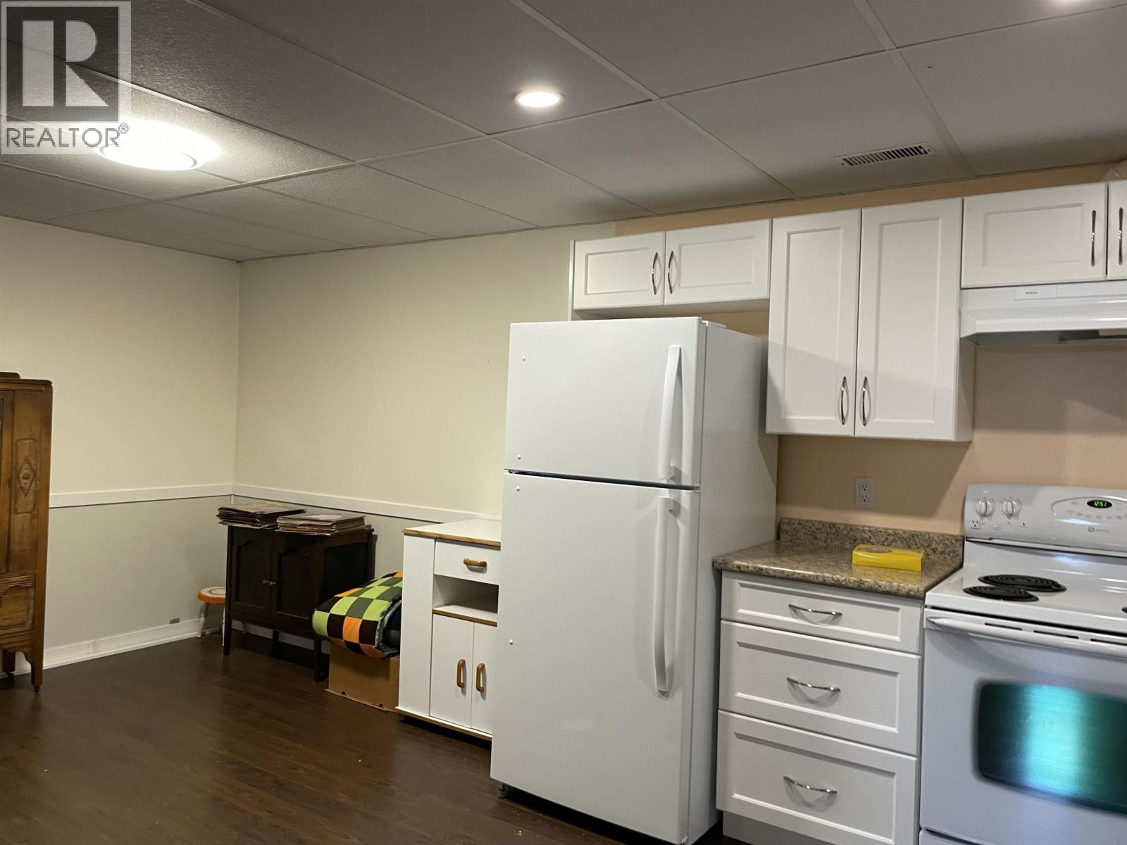 2498 Devonshire Crescent, Prince George, BC - Indoor Photo Showing Kitchen