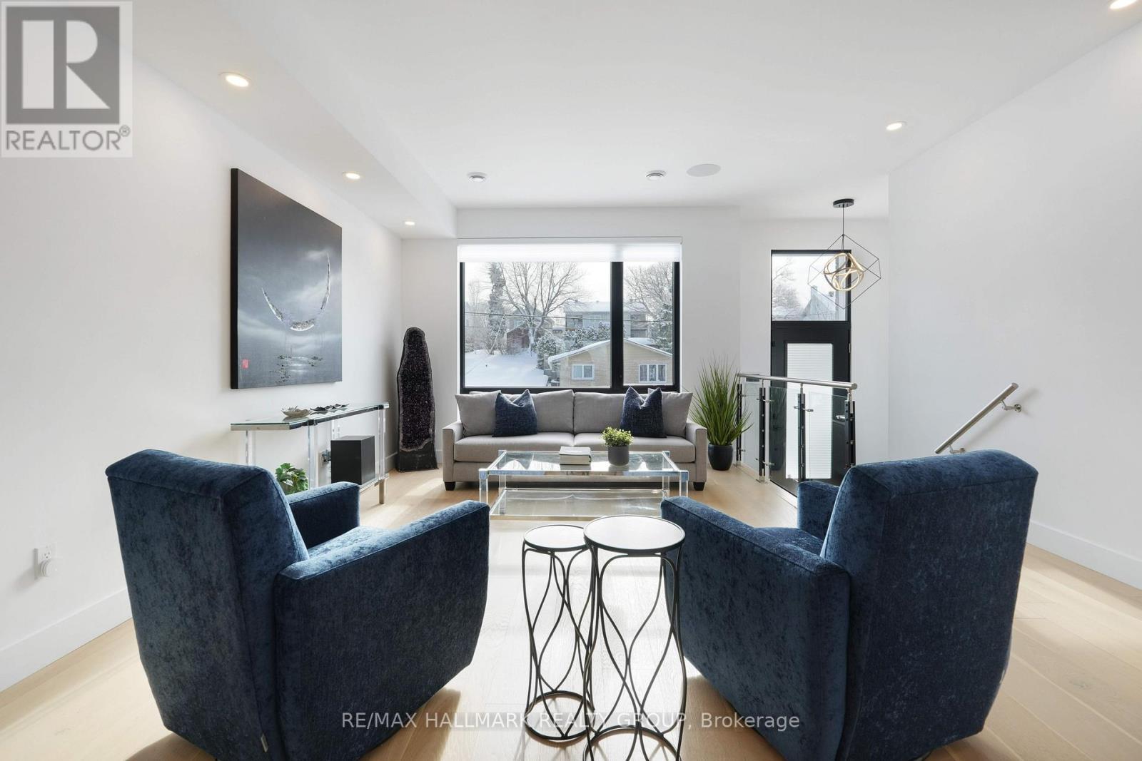 2167 Rice Avenue, Ottawa, ON - Indoor Photo Showing Living Room