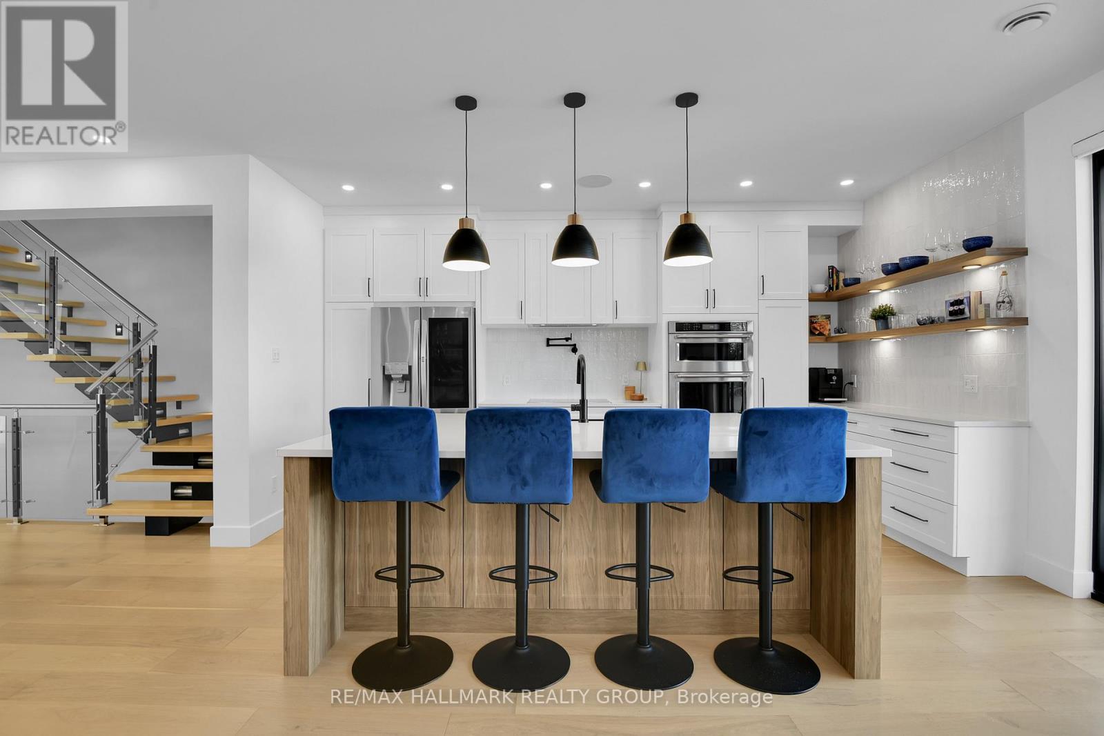 Main Level - Kitchen - 2167 Rice Avenue, Ottawa, ON - Indoor Photo Showing Kitchen With Upgraded Kitchen