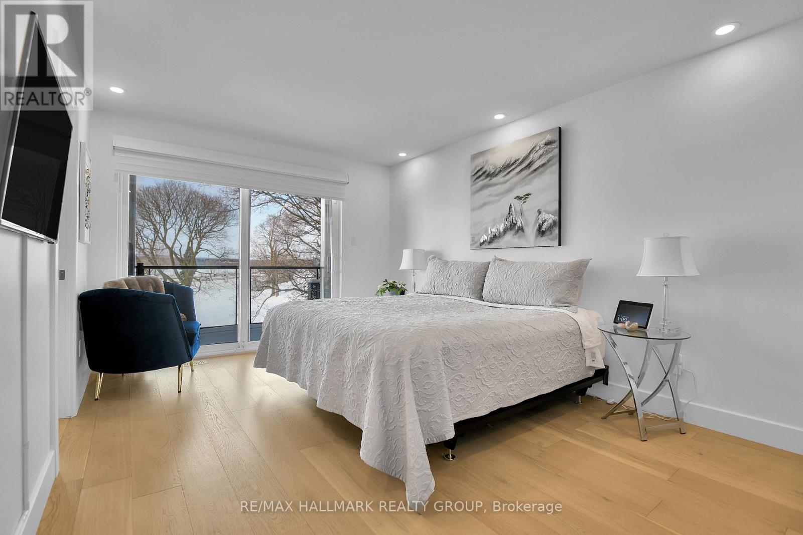 2nd floor - Primary bedroom / door to balcony - 2167 Rice Avenue, Ottawa, ON - Indoor Photo Showing Bedroom