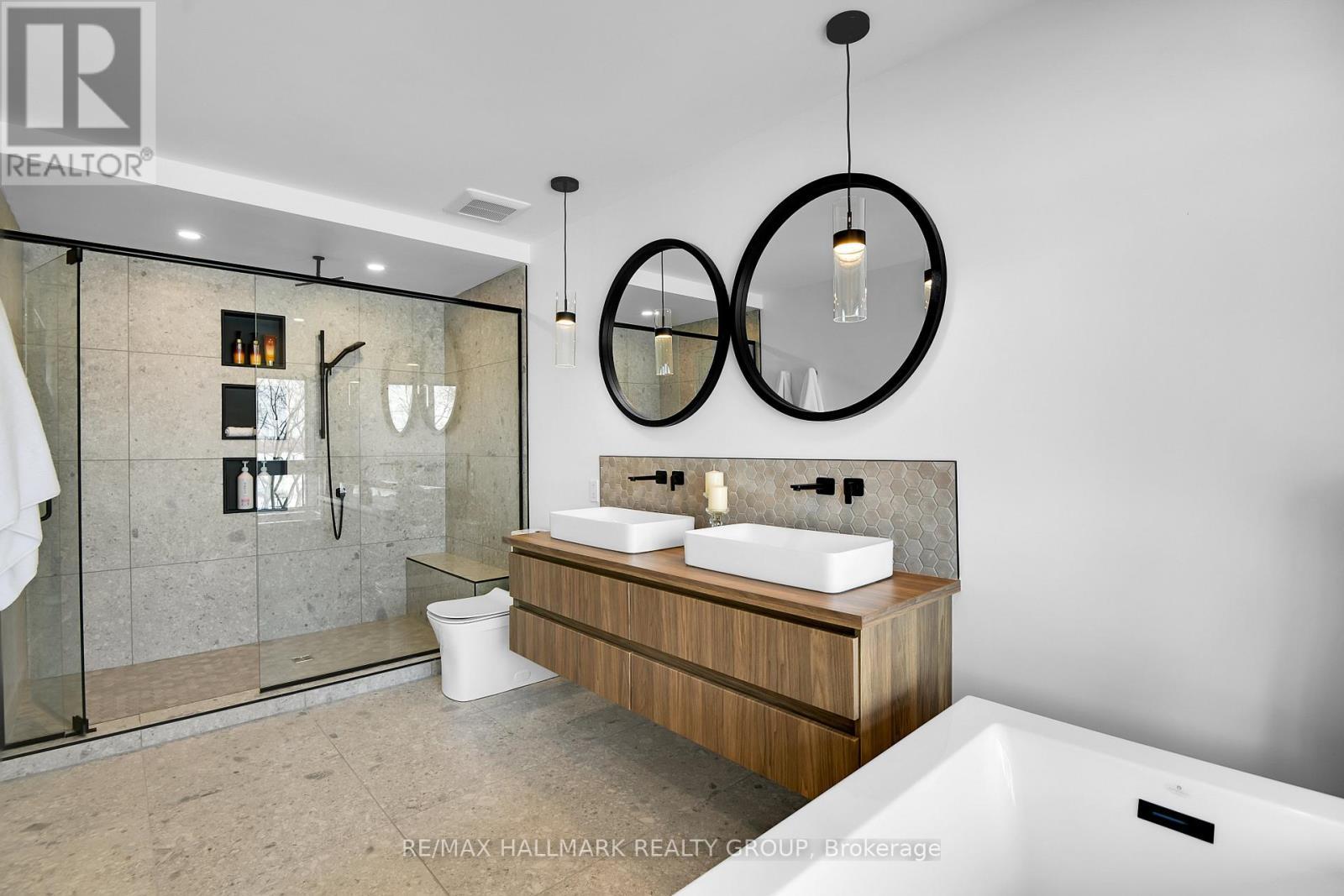 2nd floor - 5 piece ensuite bathroom - 2167 Rice Avenue, Ottawa, ON - Indoor Photo Showing Bathroom