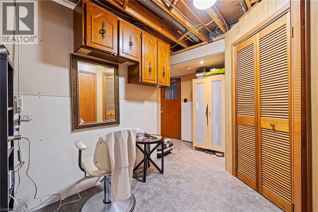 490 Queen Victoria Drive, Hamilton, ON - Indoor Photo Showing Basement