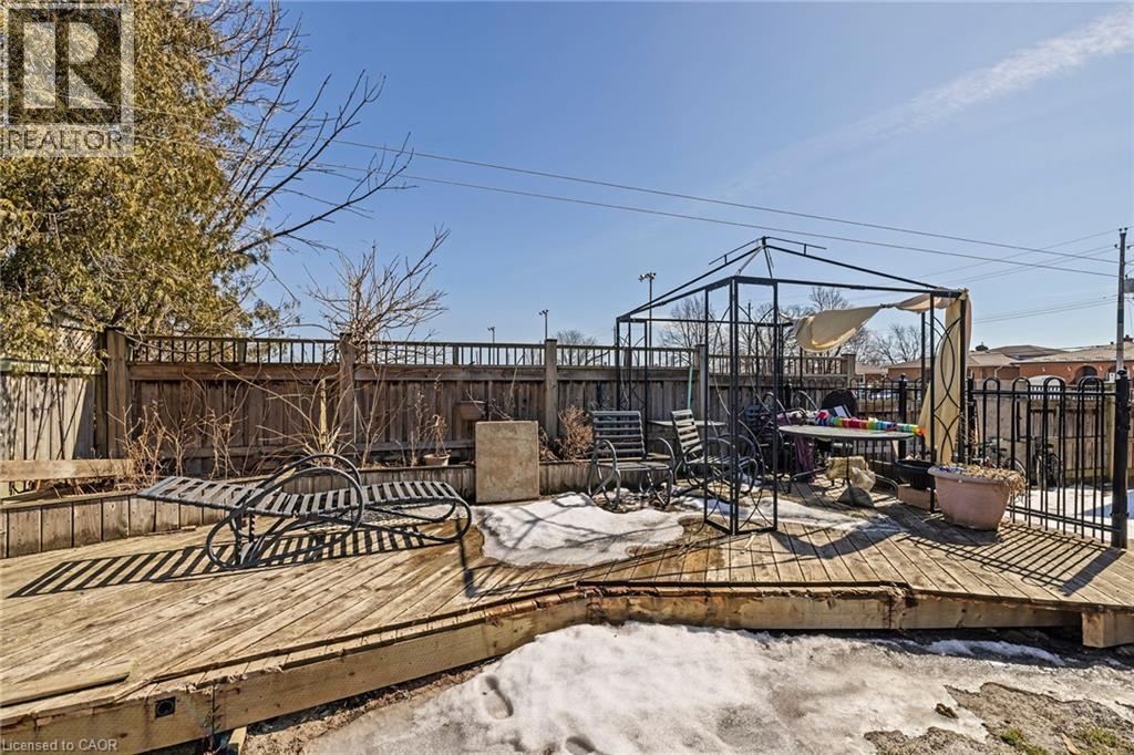 490 Queen Victoria Drive, Hamilton, ON - Outdoor