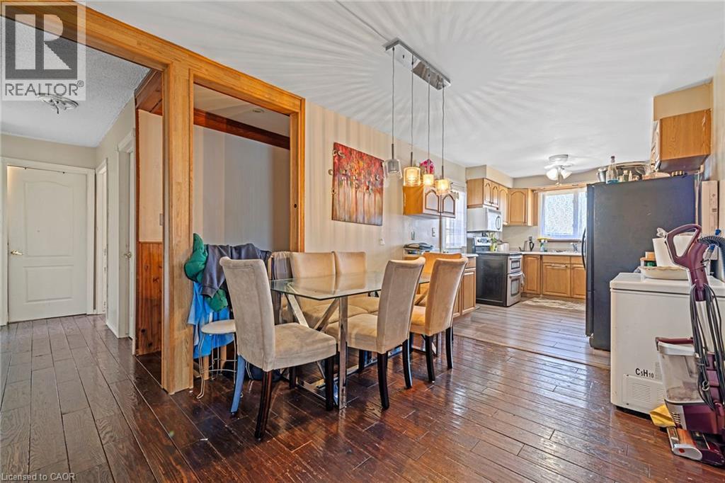 490 Queen Victoria Drive, Hamilton, ON - Indoor Photo Showing Dining Room