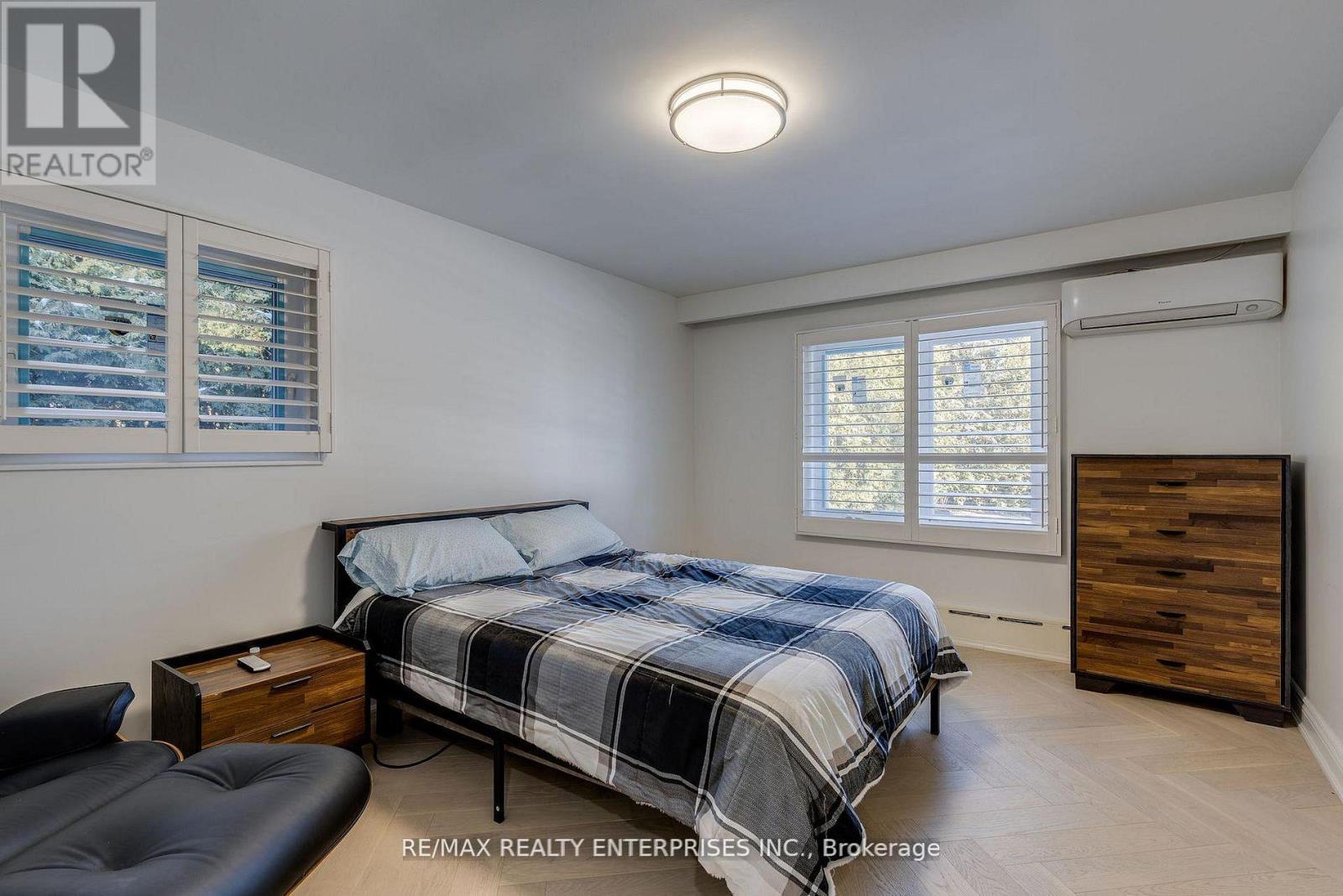 2037 Lynchmere Avenue, Mississauga, ON - Indoor Photo Showing Bedroom