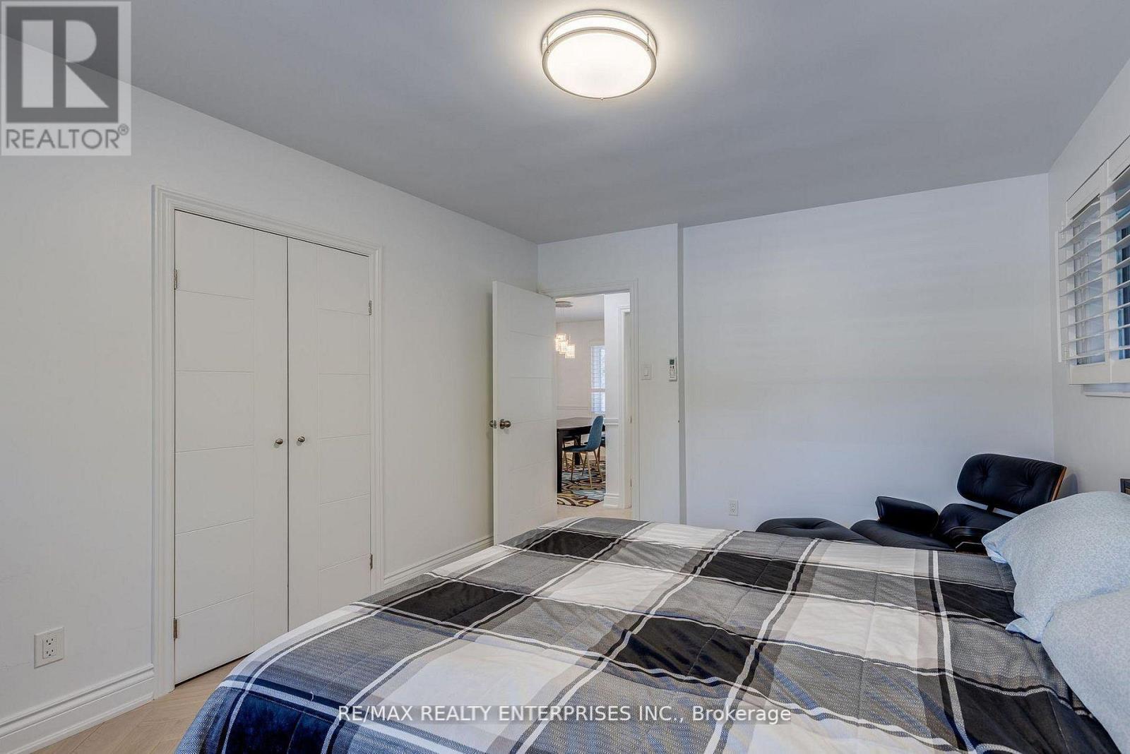 2037 Lynchmere Avenue, Mississauga, ON - Indoor Photo Showing Bedroom