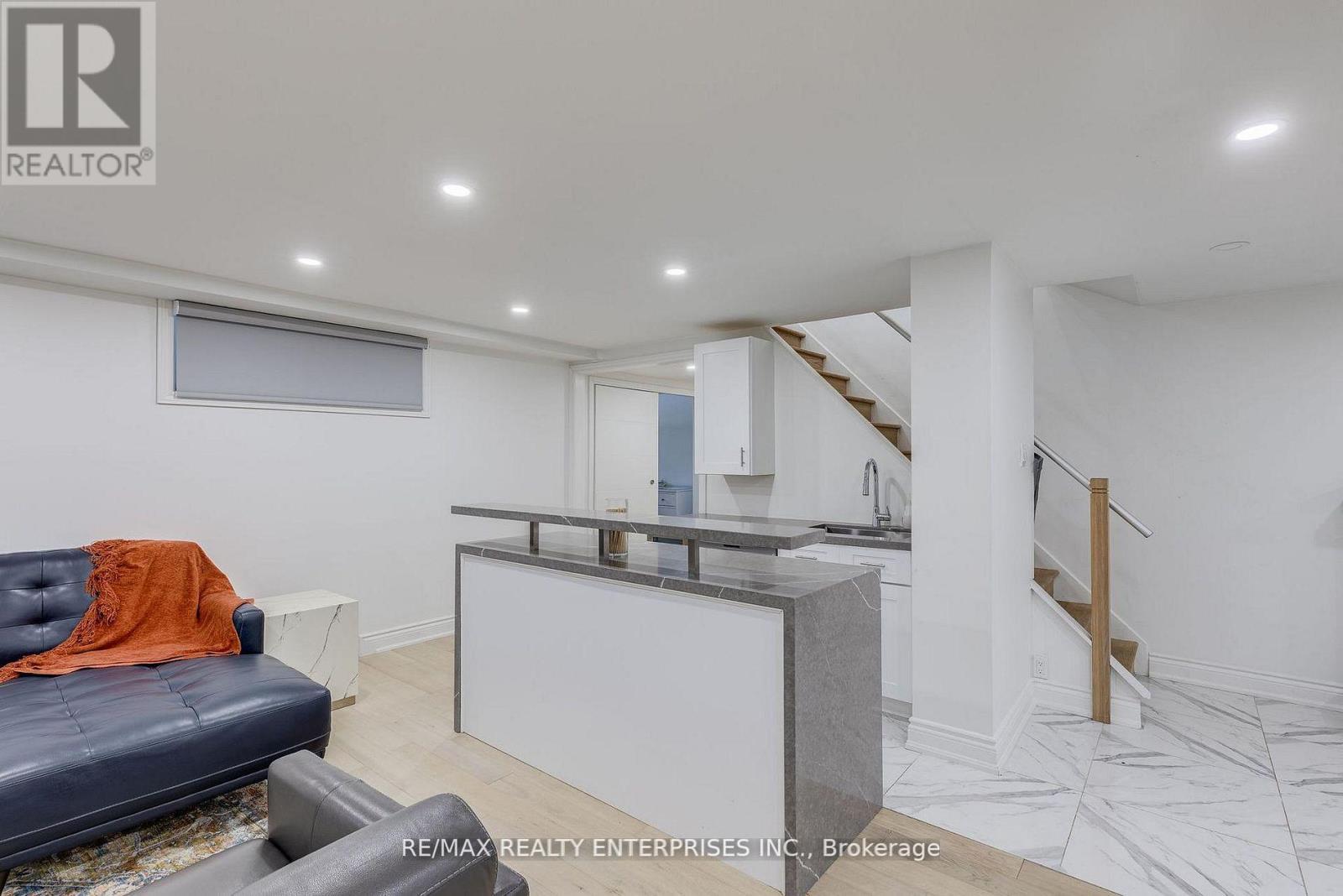 2037 Lynchmere Avenue, Mississauga, ON - Indoor